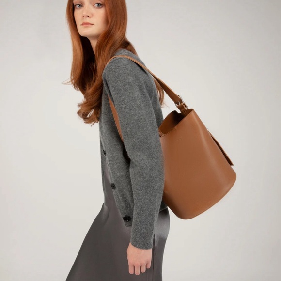 Matt and Nat bucket bag - a bit worn on the bottom but in great condition. - Picture 3 of 4